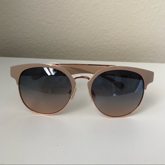 Jessica Simpson Sunglasses - Picture 3 of 6